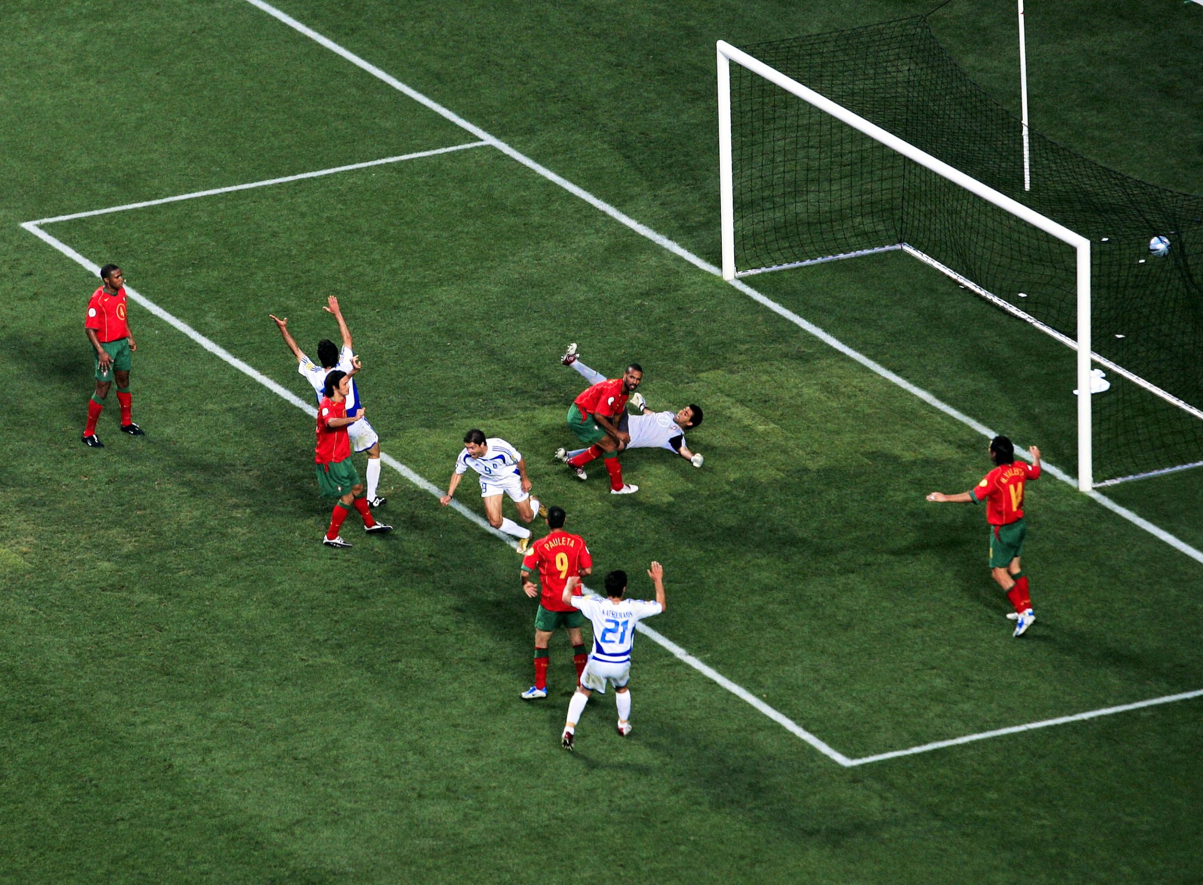 EURO 2004: Nơi những thế hệ vàng vỡ mộng