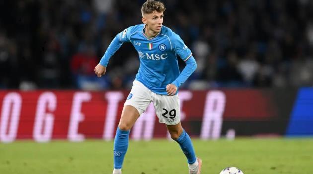 CHÍNH THỨC! Jesper Lindstrom gia nhập Wolfsburg từ Napoli sau mùa giải cho mượn tại Everton