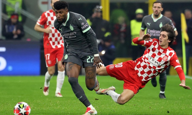 Besiktas đối mặt nguy cơ mất Emerson Royal vào phút chót