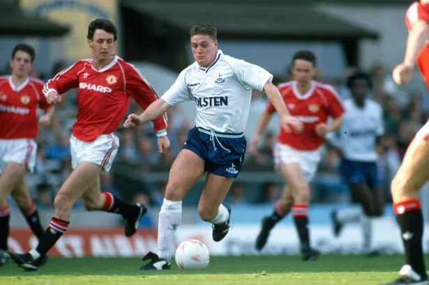 Gascoigne từ chối Man Utd vì sự hào phóng của Tottenham đối với gia đình cầu thủ này