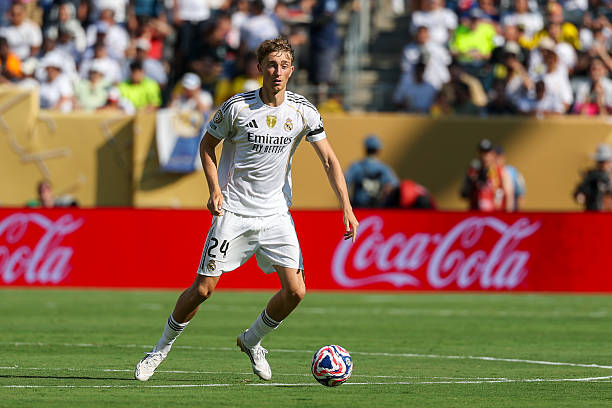Real Madrid tìm thấy "trung vệ của kỷ nguyên mới"