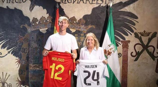 Dean Huijsen khổ luyện ở Marbella, sẵn sàng thành trụ cột Real Madrid