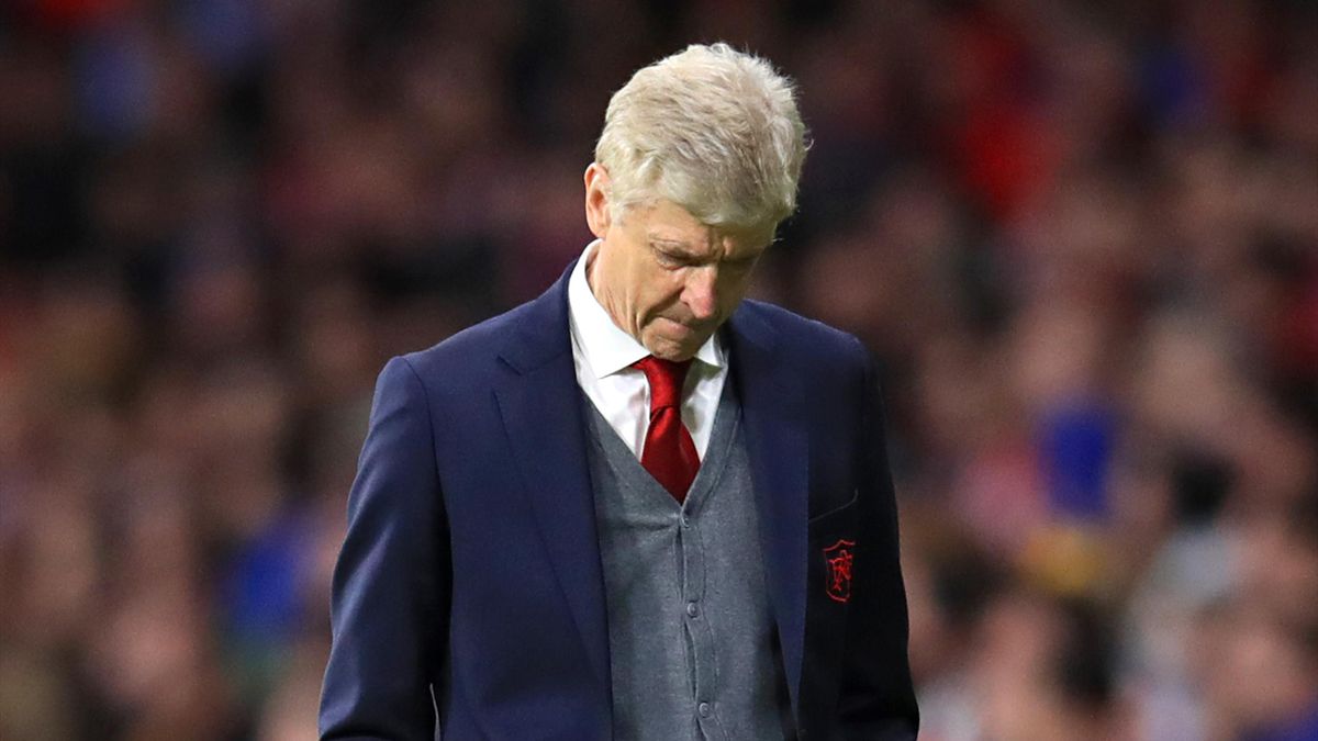 Nỗi lòng của Arsene Wenger: "Ông im lặng ngồi đó, nhìn tình yêu của họ nhạt phai"