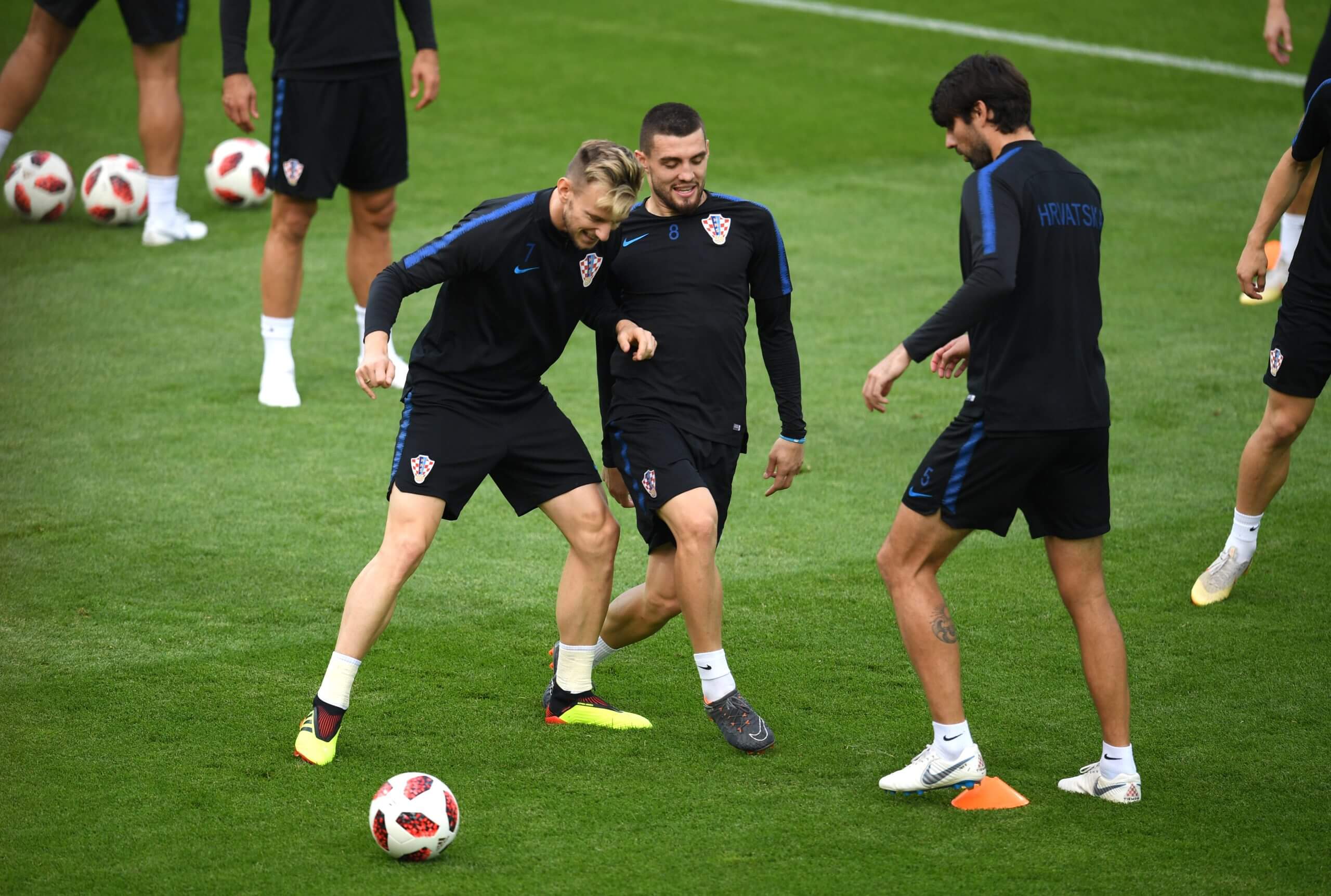 Croatia là cái nôi cũng những tiền vệ xuất sắc như Rakitic và Brozovic