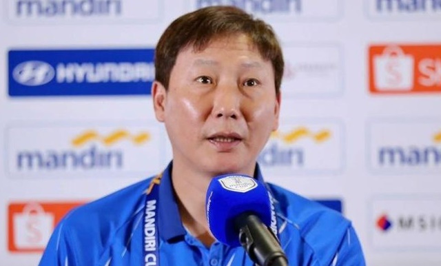 HLV Kim Sang-sik lo ngại chấn thương của Phạm Lý Đức