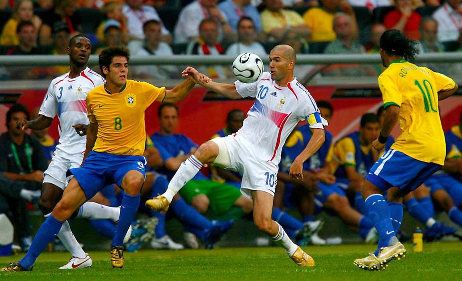Zidane trình diễn một trận đấu xuất thần trước các ngôi sao Brazil