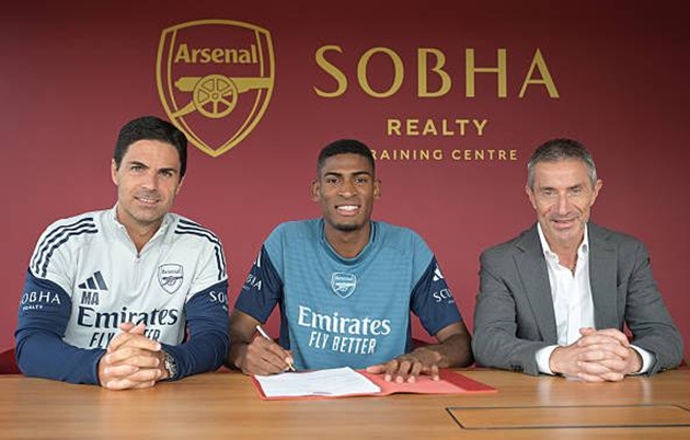 Cristhian Mosquera: "Món hời" 15 triệu euro của Arsenal