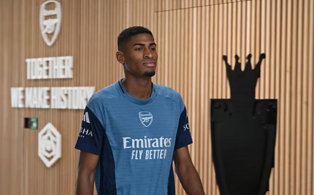 Cristhian Mosquera là tương lai của Arsenal.