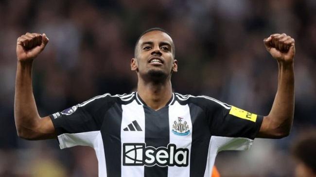 Chuyển nhượng sáng 25/7: Liverpool tranh Isak với Al-Hilal; MU nhận 'trái đắng' ở vụ Watkins