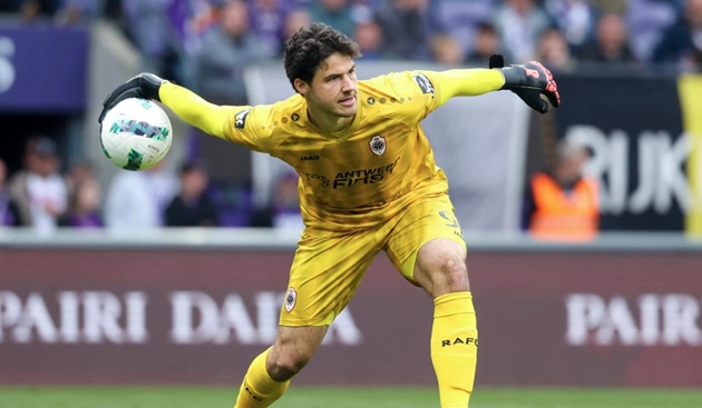 Fabrizio Romano: Senne Lammens muốn chuyển đến Man United