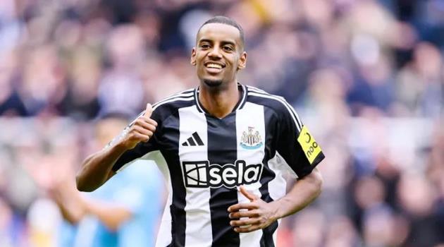 Isak bất mãn ở Newcastle: Liverpool sẽ trở lại cuộc đua?