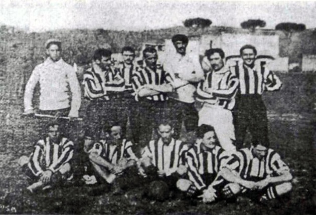 Napoli với tên gọi Naples FC vào năm 1906.
