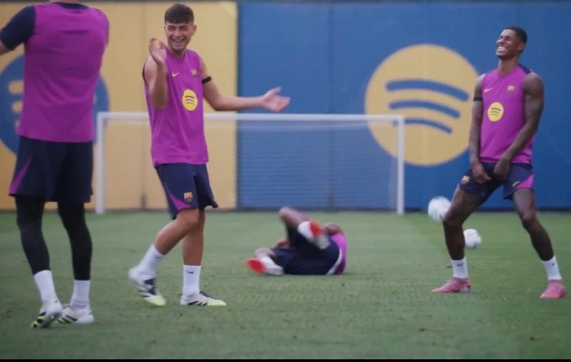 Rashford liên tục cười đùa trong buổi tập của Barcelona.