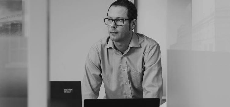 Ian Grahams đối mặt với khó khăn khi áp dụng dữ liệu vào bóng đá.