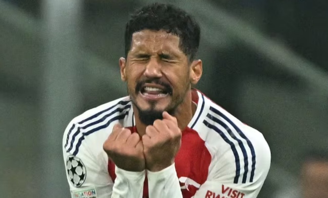 Real Madrid theo đuổi Saliba, Arsenal kiên quyết giữ người