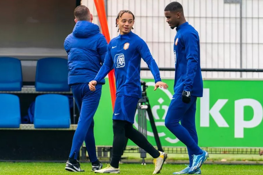 Đội hình Chelsea mạnh lên ra sao với Xavi Simons và Jorrel Hato?