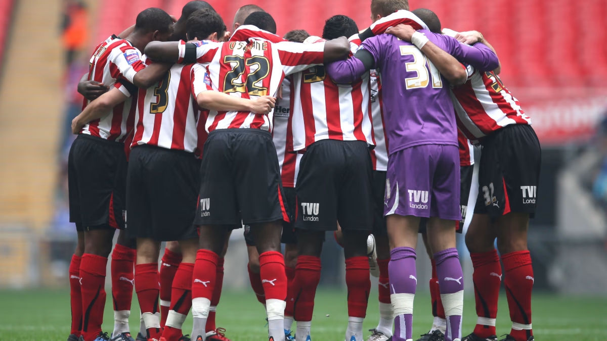 Brentford dần ổn định và bắt đầu vươn lên trong những năm 2000.