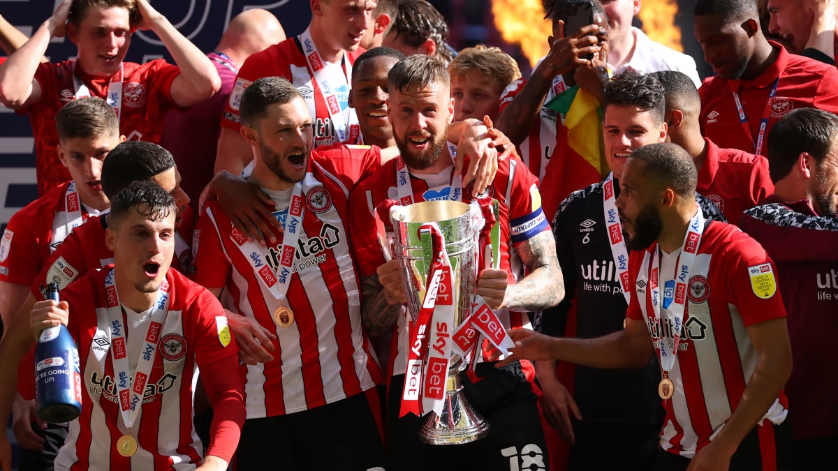Brentford giành vé lên hạng ở mùa giải 2020-2021.