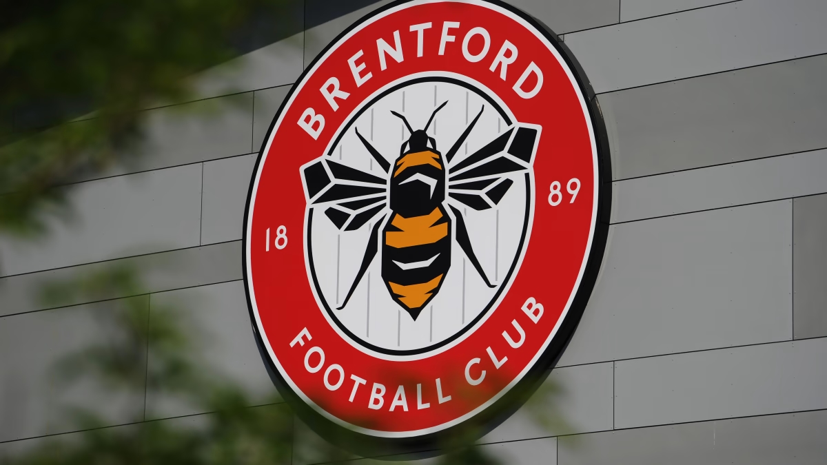 Logo của Brentford, nổi bật với chú ong ở trung tâm.