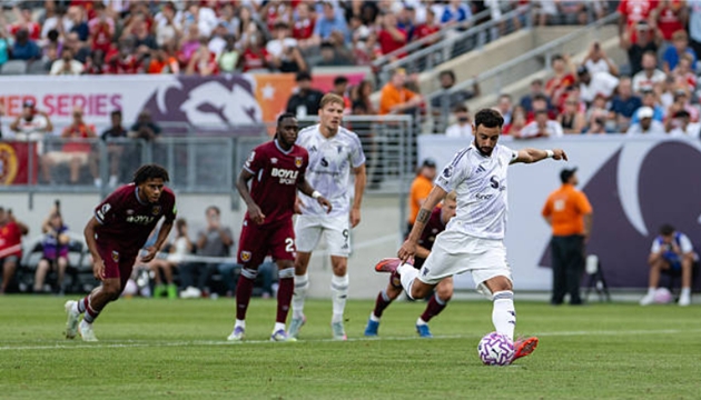 Bruno Fernandes lập cú đúp cho Quỷ đỏ.