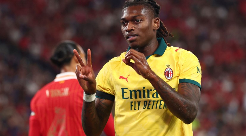 Rafael Leao liên tục gây sóng gió lên hàng thủ Liverpool.