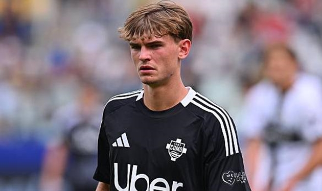 Real Madrid bỏ qua cơ hội, Como tìm cách giữ chân Nico Paz