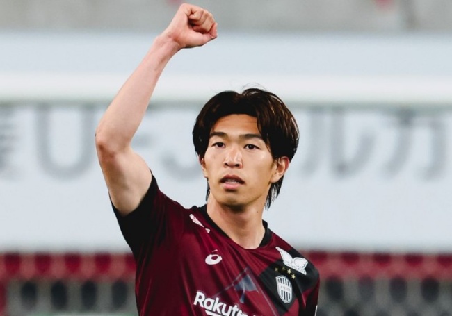 Taisei Miyashiro gỡ hòa cho đội bóng Nhật Bản.