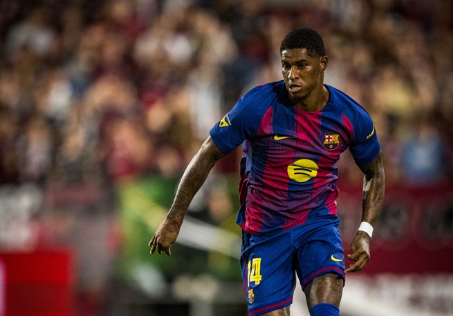 CĐV Barcelona phản ứng trái chiều về màn ra mắt của Marcus Rashford