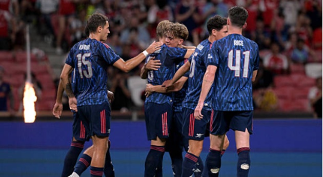 Arsenal có bàn thắng nâng tỷ số lên 3-2 sau cú sút phạt đền của Odegaard.