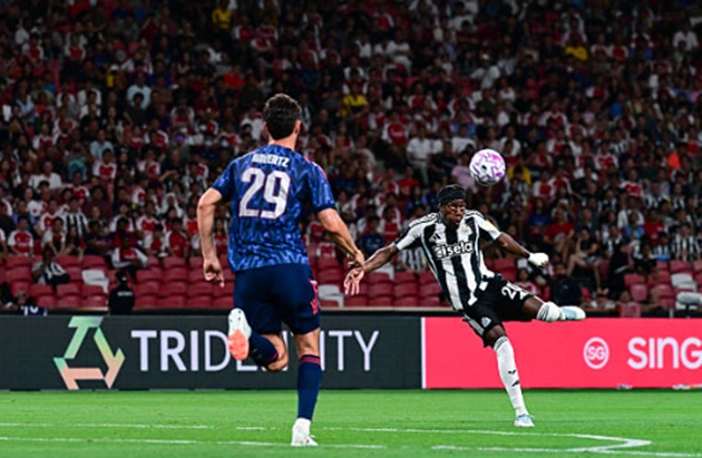 Ảnh minh họa cho bài viết về Arsenal ngược dòng hạ Newcastle 3-2 trong trận giao hữu kịch tính