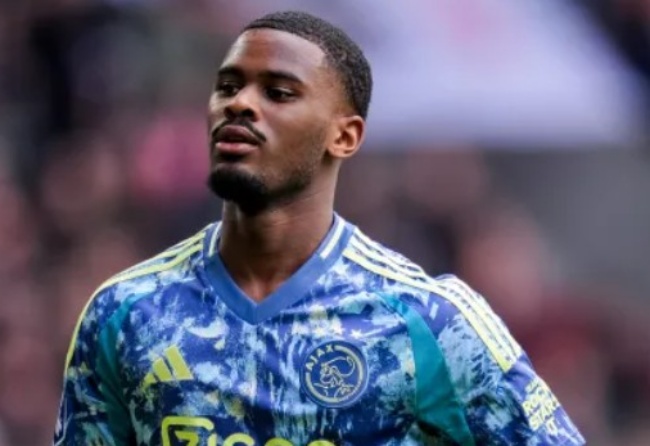 Hato từ chối ra sân cho Ajax để thúc đẩy thương vụ sang Chelsea