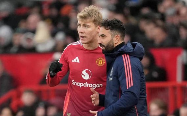 Manchester United cần thêm tiền đạo cắm dù sở hữu Rasmus Hojlund.