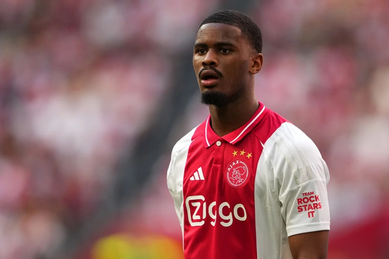 Ajax muốn một con số cao hơn cho Hato.