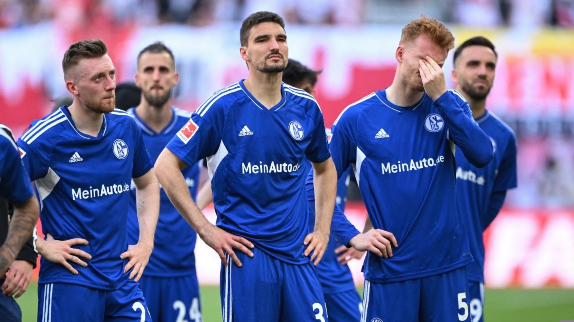 Bi kịch Schalke: Càng khủng hoảng, tình yêu càng bùng cháy