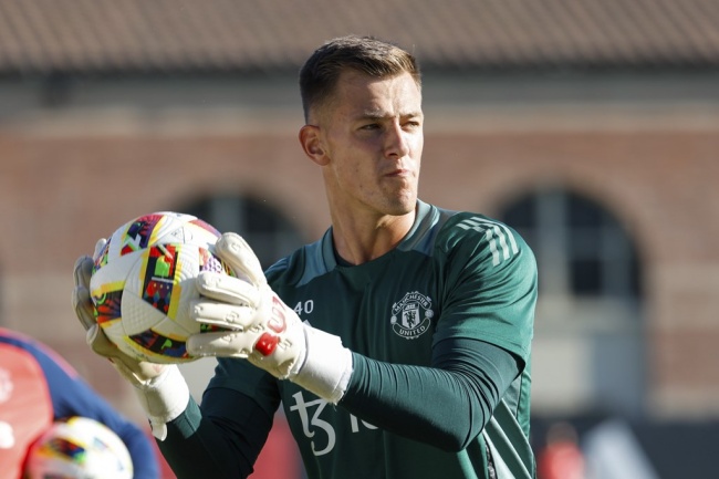 CHÍNH THỨC! Radek Vitek rời Man United, cập bến Bristol City