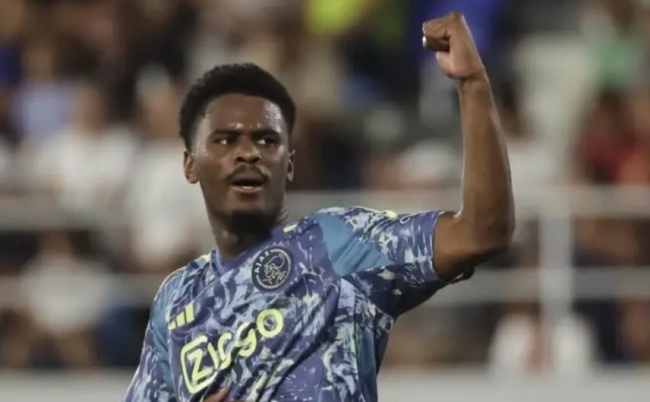 Jorrel Hato: Ngọc quý Ajax sắp chuyển đến Chelsea có gì đặc biệt?