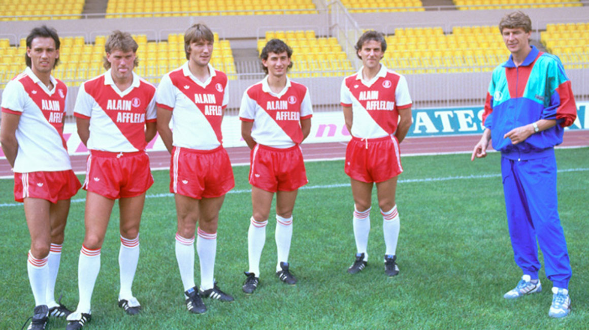 Wenger khi còn là HLV Monaco.