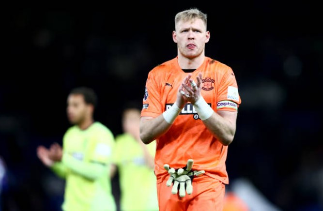 NÓNG! Newcastle tiến gần đến thỏa thuận mượn Ramsdale từ Southampton