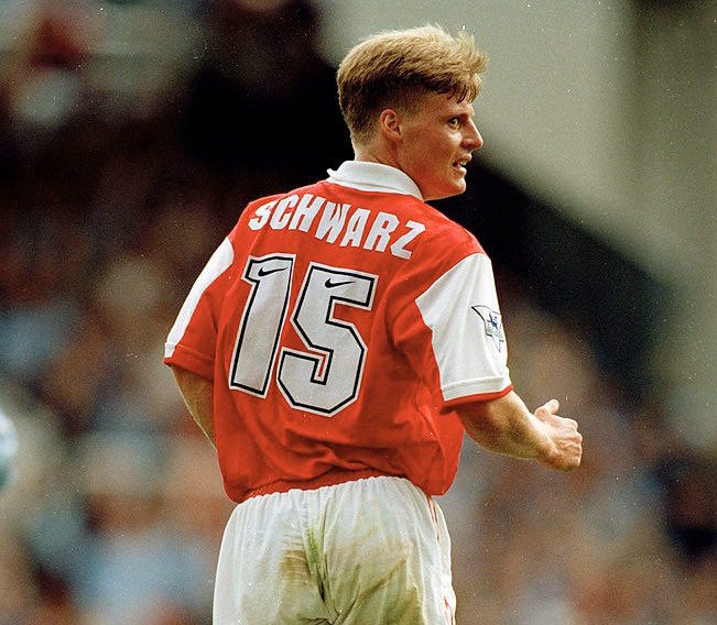 Stefan Schwarz trong màu áo Arsenal.