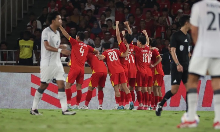 Chuyên gia Indonesia "vừa đấm vừa xoa" khi nói về lối chơi của U23 Việt Nam