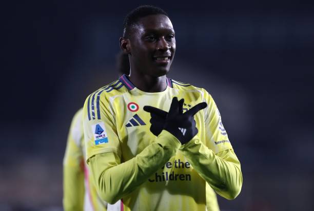 Bản thân Kolo Muani cũng muốn ở lại Juventus.