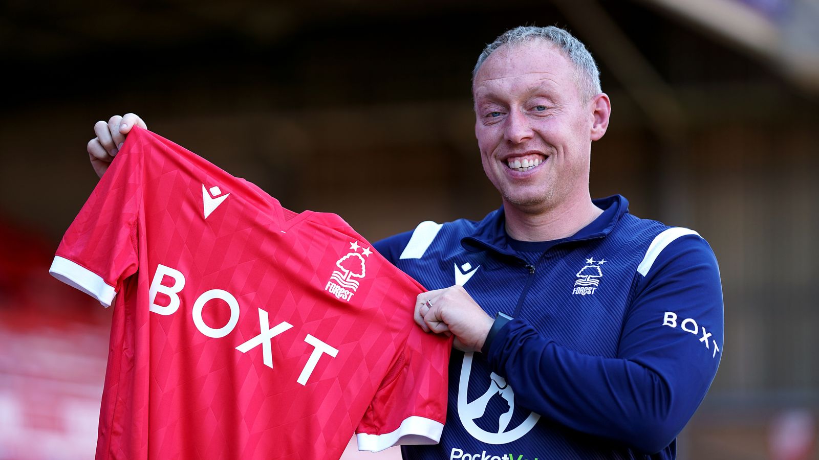 HLV Steve Cooper góp công giúp Nottingham Forest trở lại với Ngoại hạng Anh sau 23 năm vắng bóng.