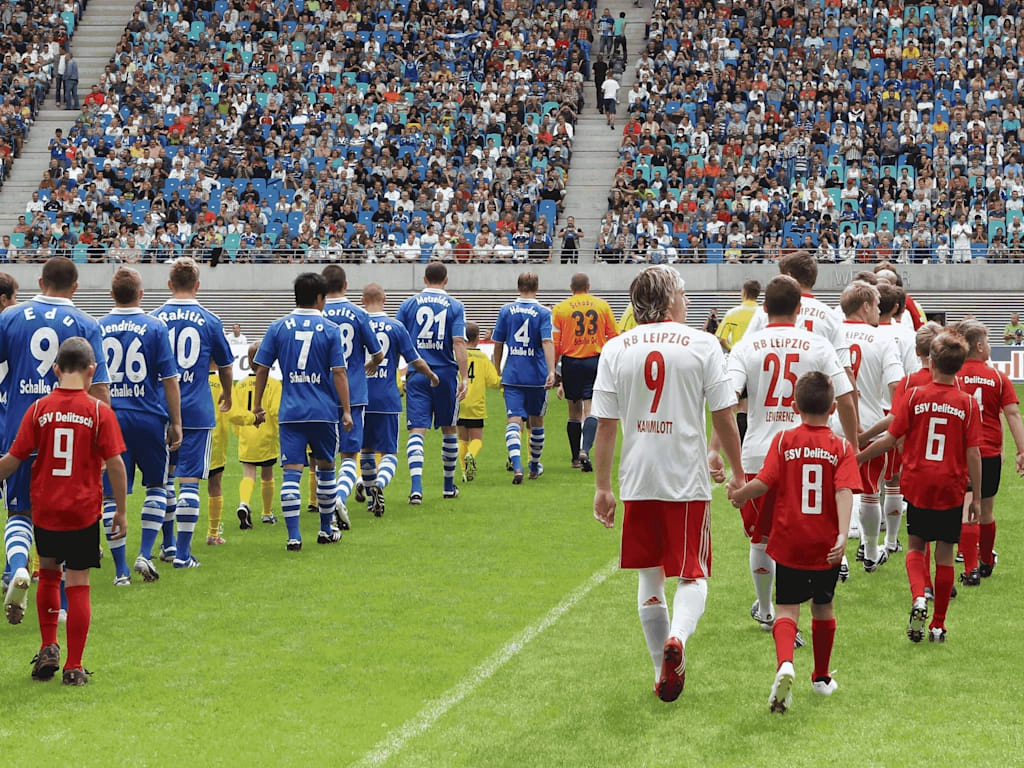 Sân chính thức mang tên Red Bull Arena, và trở thành mái nhà của RB Leipzig