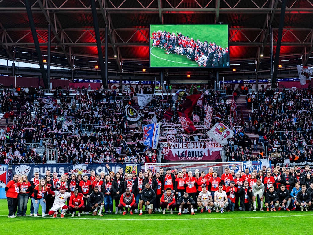 Chảo lửa Red Bull Arena của Leipzig