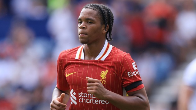 Bình luận viên Sky Sports kinh ngạc với sao mai 16 tuổi của Liverpool