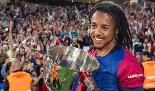 Kounde cam kết tương lai với Barca