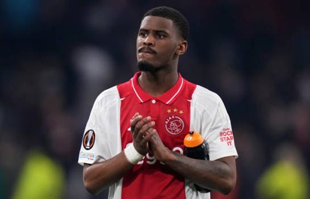 Jorrel Hato chuẩn bị tới Chelsea kiểm tra y tế