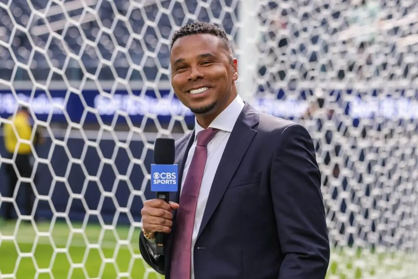 Charlie Davies khi làm việc cho đài CBS.