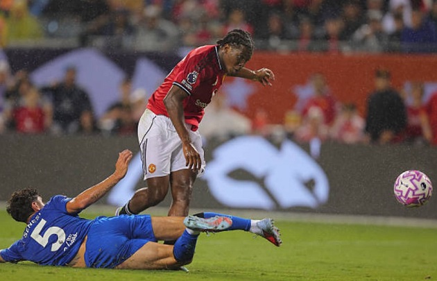 Dorgu chơi ấn tượng bên cánh trái Man Utd.