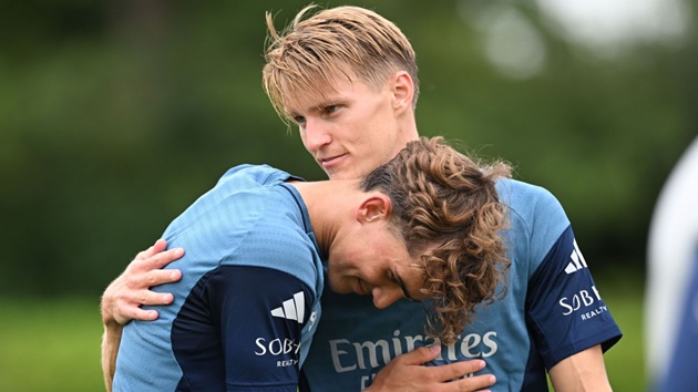 Odegaard sẽ hướng dẫn các ngôi sao trẻ của Arsenal